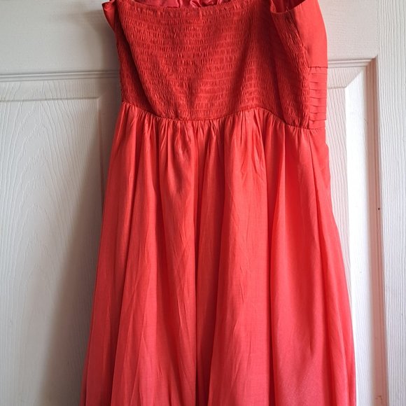 Dresses - Picture 12 of 16